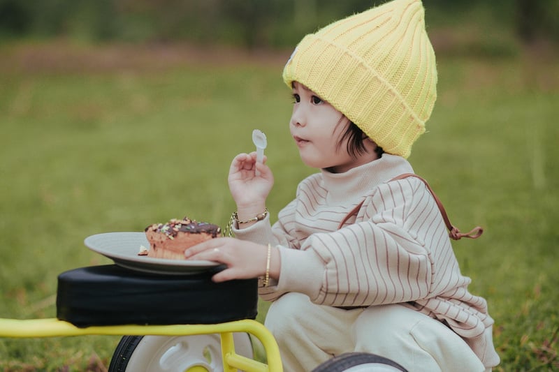 Moonlit picnic under the stars